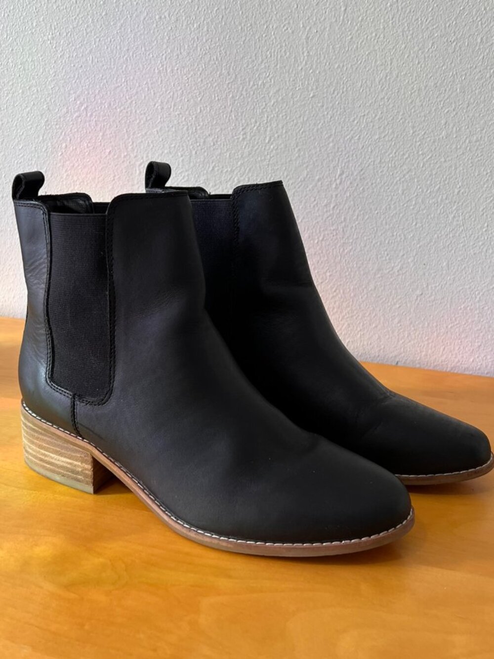 GAP Black Leather Ankle Boots | Women's size 8 | Pull-on style, Barely worn